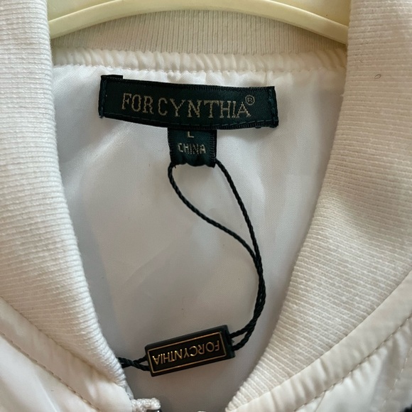 NEW! For Cynthia white Puffer Vest Zip Up Black Floral Pattern Womens Size L - Picture 10 of 13